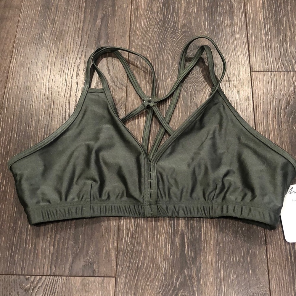 NWT whisper sports bra size L
